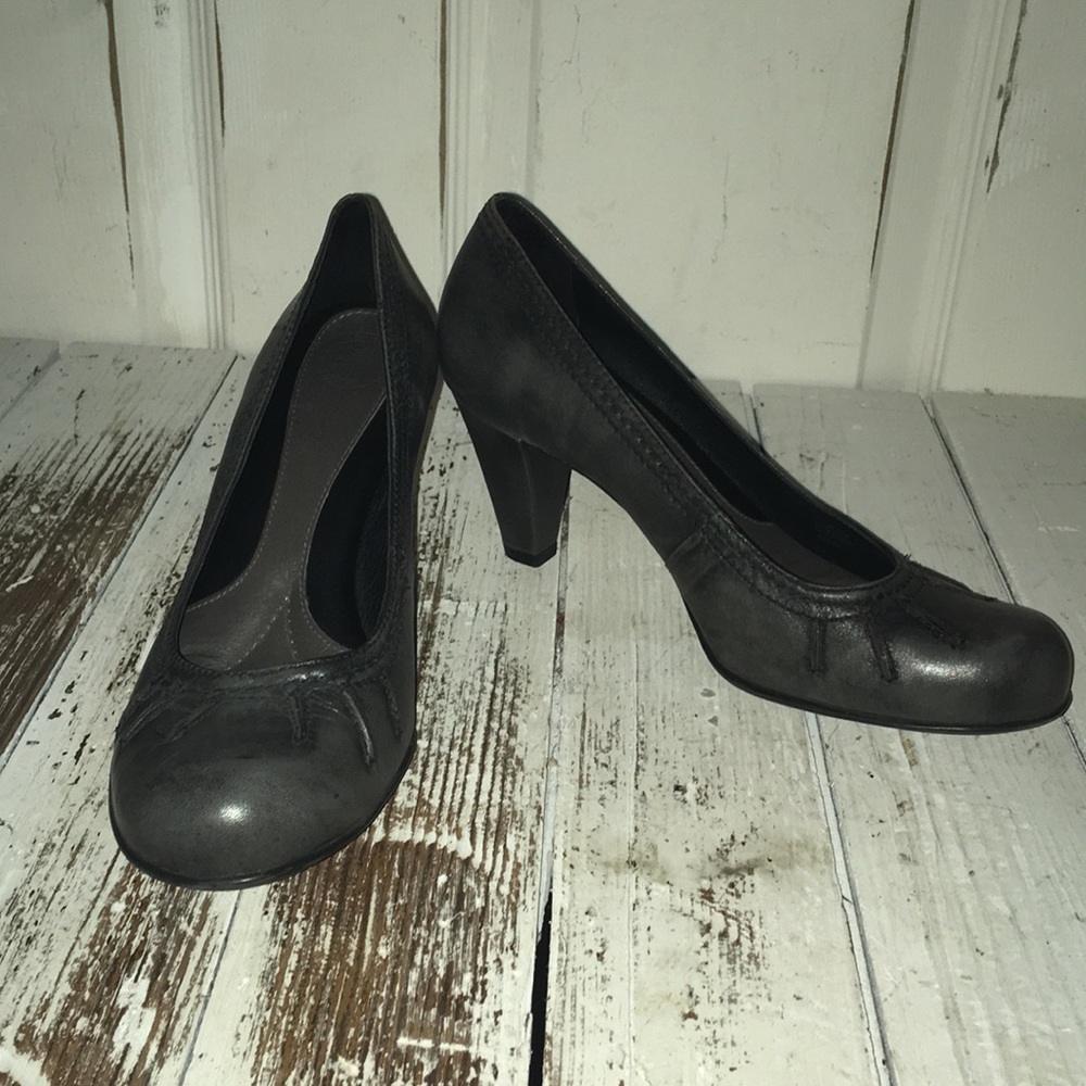 New Nurture Leather heels size 8M.